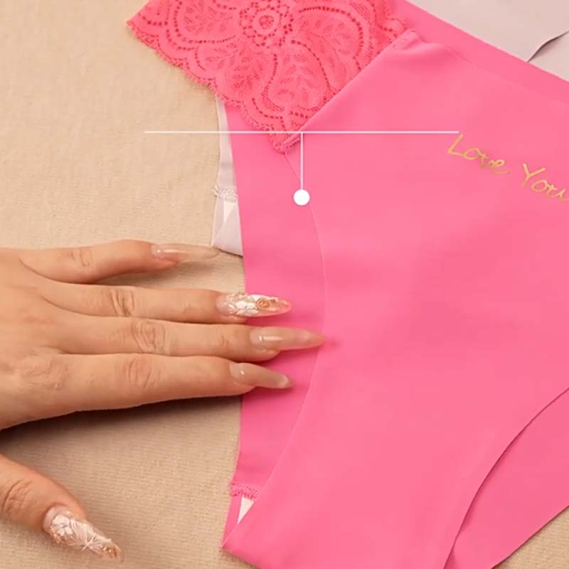 Atmungsaktiver Slip für Damen mit Buchstabenmuster und Spitzenbesatz