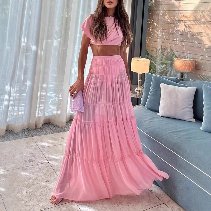 Atemberaubendes Chiffon-Crop-Top mit gerüschter Schulter und mehrlagigem A-Linien-Maxirock mit elastischer Taille