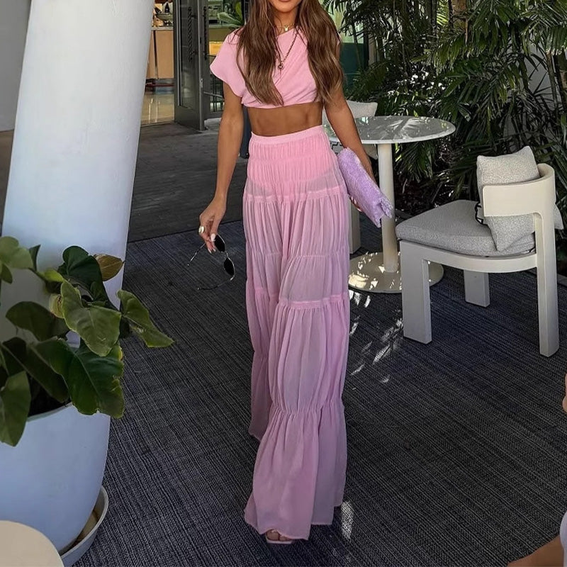 Atemberaubendes Chiffon-Crop-Top mit gerüschter Schulter und mehrlagigem A-Linien-Maxirock mit elastischer Taille