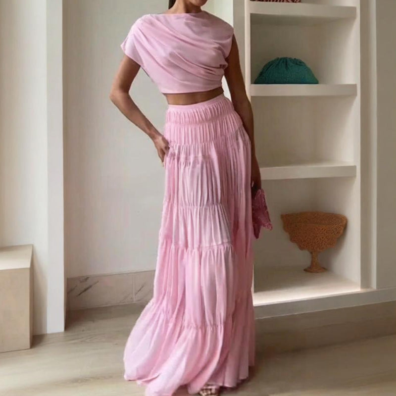 Atemberaubendes Chiffon-Crop-Top mit gerüschter Schulter und mehrlagigem A-Linien-Maxirock mit elastischer Taille