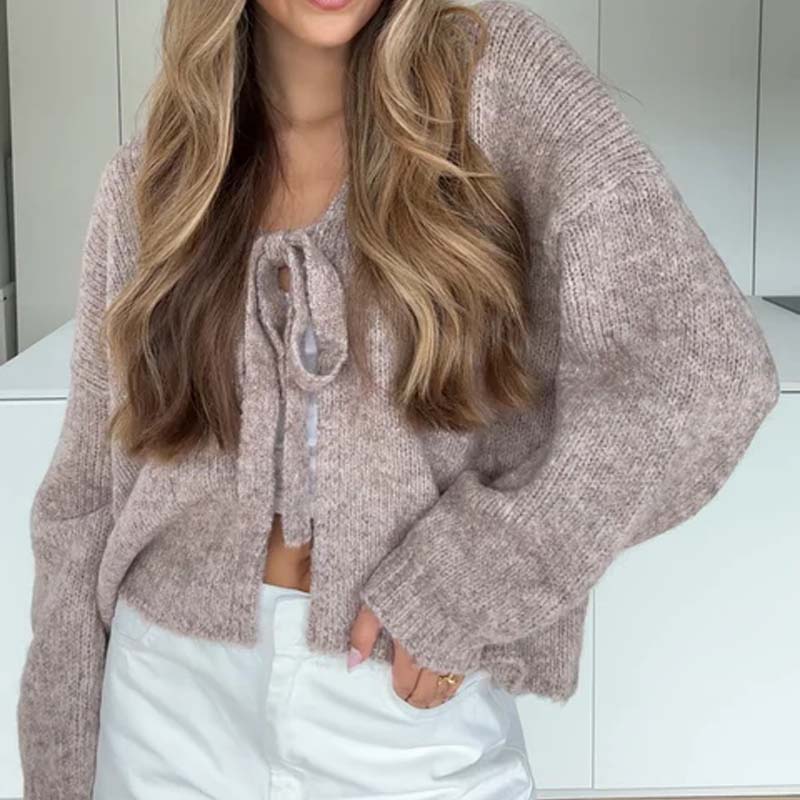 Strickjacke mit V-Ausschnitt und Schleife