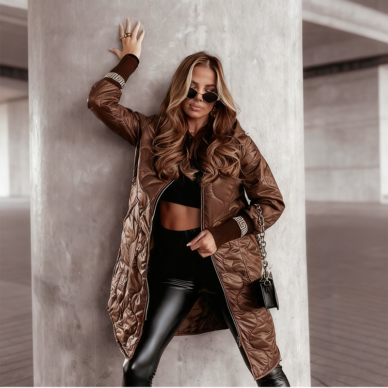 Damen-Steppjacke für den Winter mit Kapuze