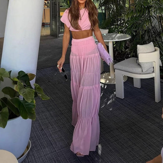 Atemberaubendes Chiffon-Crop-Top mit gerüschter Schulter und mehrlagigem A-Linien-Maxirock mit elastischer Taille