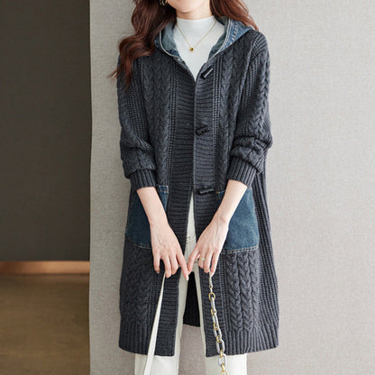 Strickmantel mit Knopfdetails und Patchwork