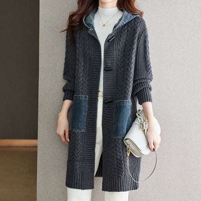 Strickmantel mit Knopfdetails und Patchwork